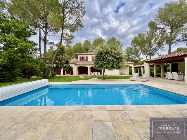 Maison 5 pièces 281 m²