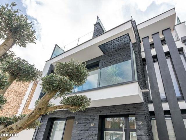 Maison 5 pièces 299 m²