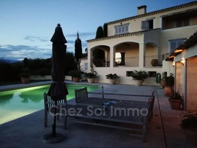 Maison 5 pièces 300 m²