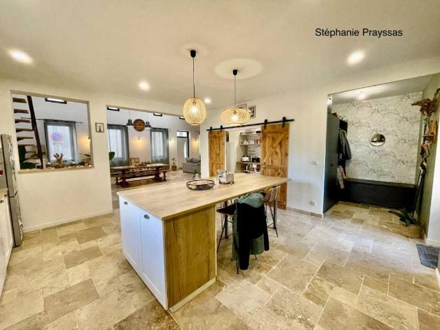 Maison 5 pièces 300 m²