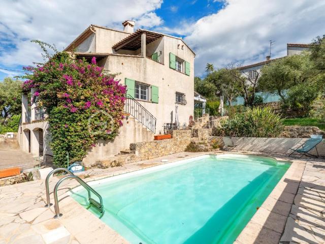 Maison 5 pièces 300 m²