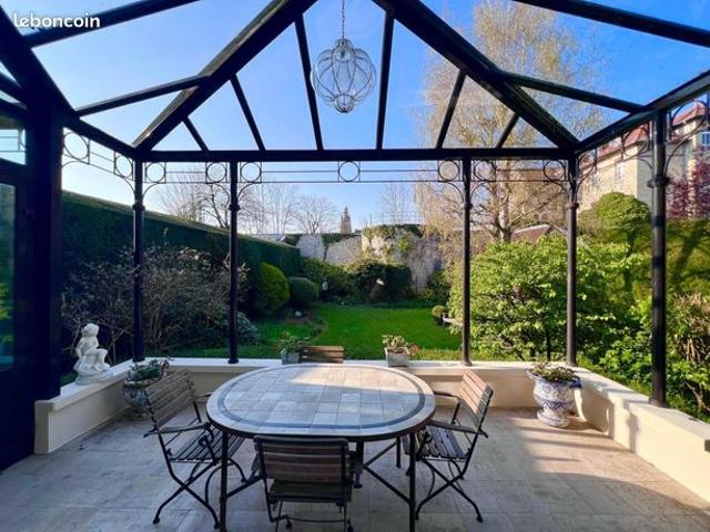 Maison 5 pièces 300 m²