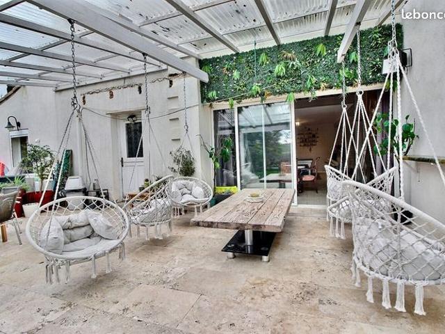 Maison 5 pièces 301 m²