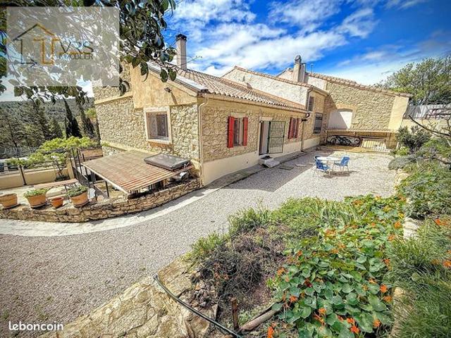 Maison 5 pièces 302 m²