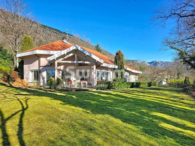 Maison 5 pièces 302 m²