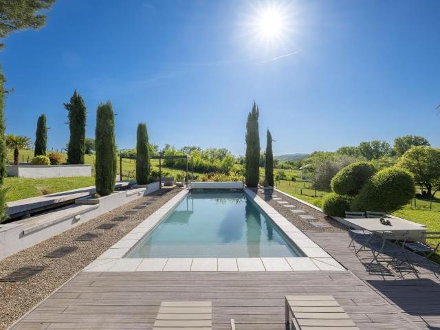 Maison 5 pièces 315 m²