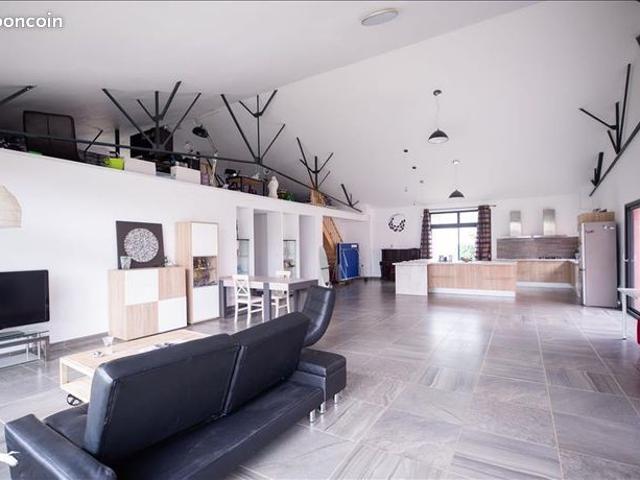 Maison 5 pièces 316 m²