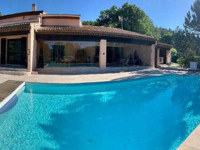 Maison 5 pièces 316 m²
