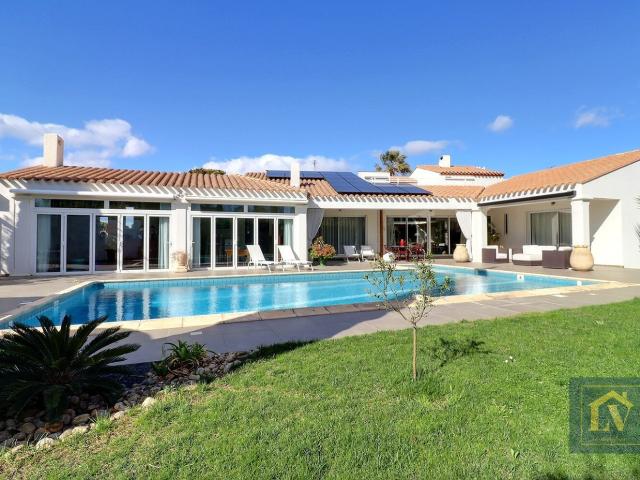 Maison 5 pièces 318 m²