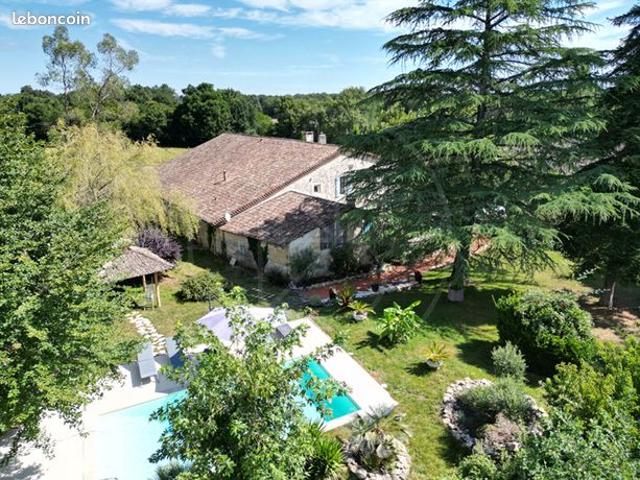 Maison 5 pièces 319 m²