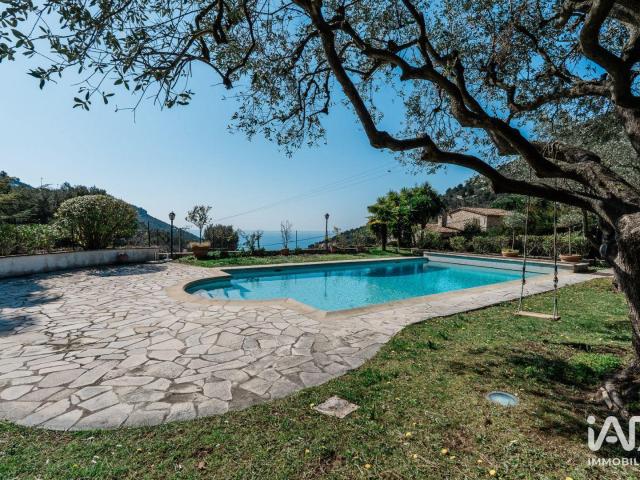 Maison 5 pièces 310 m²