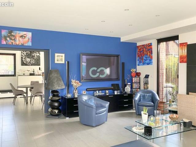 Maison 5 pièces 313 m²