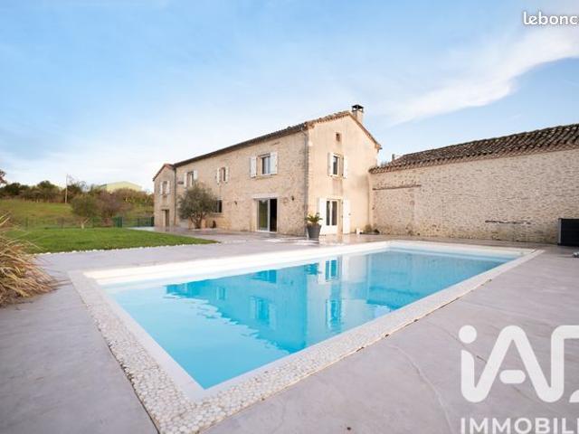Maison 5 pièces 324 m²