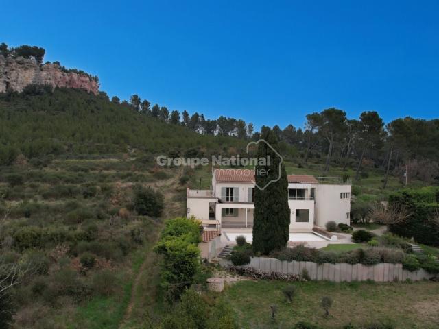 Maison 5 pièces 325 m²