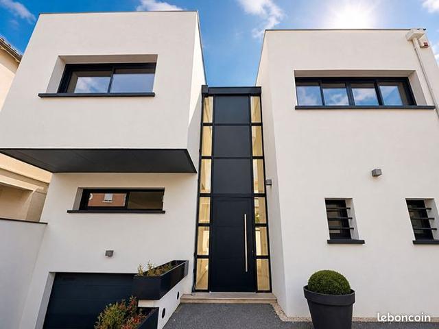 Maison 5 pièces 328 m²