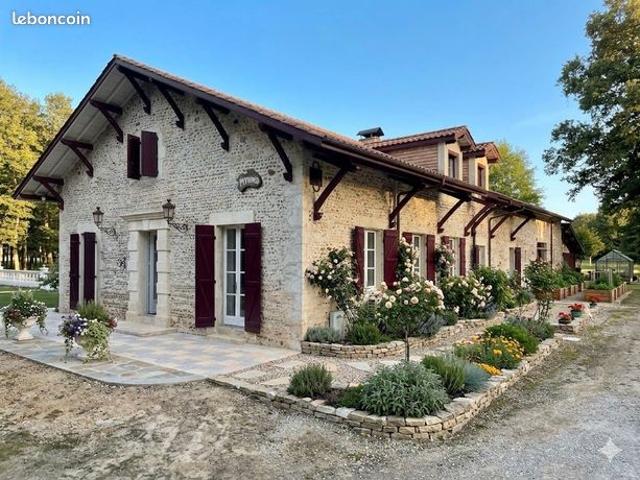 Maison 5 pièces 328 m²