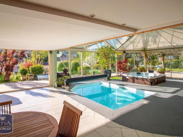 Maison 5 pièces 328 m²