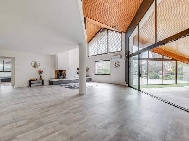 Maison 5 pièces 320 m²