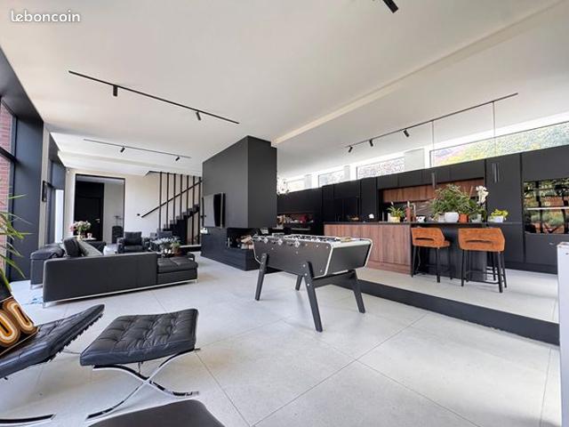 Maison 5 pièces 320 m²
