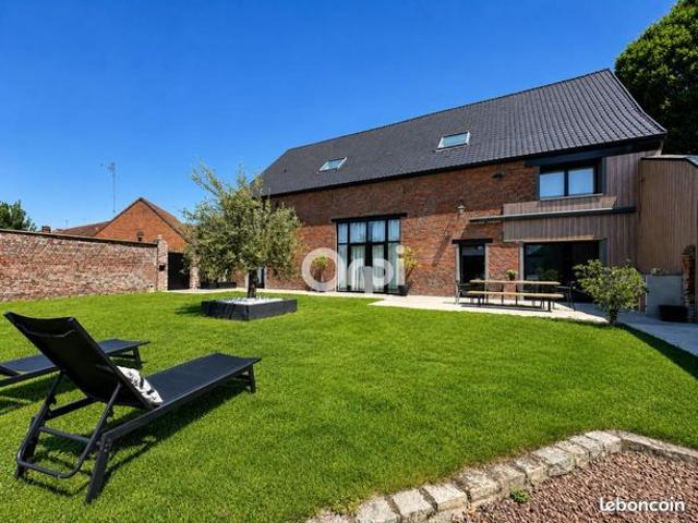 Maison 5 pièces 323 m²