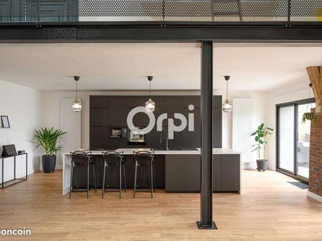 Maison 5 pièces 323 m²