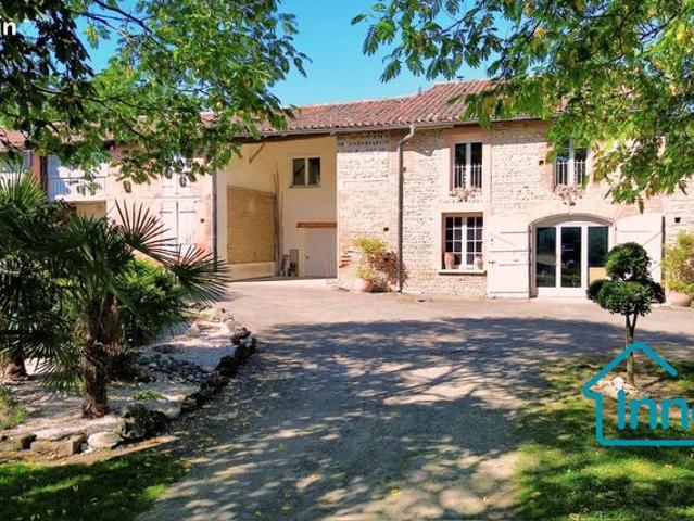 Maison 11 pièces 245 m²