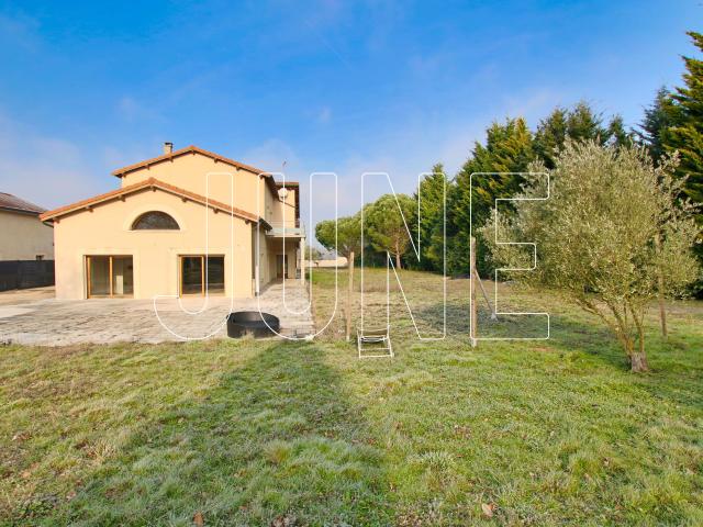 Maison 5 pièces 337 m²