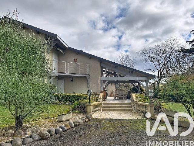Maison 5 pièces 332 m²