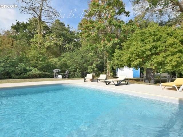 Maison 5 pièces 345 m²