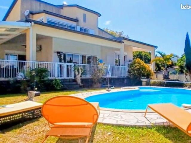 Maison 5 pièces 359 m²