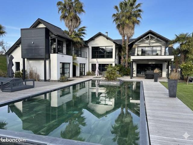 Maison 5 pièces 350 m²