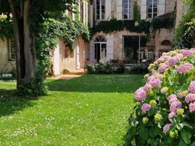 Maison 5 pièces 377 m²