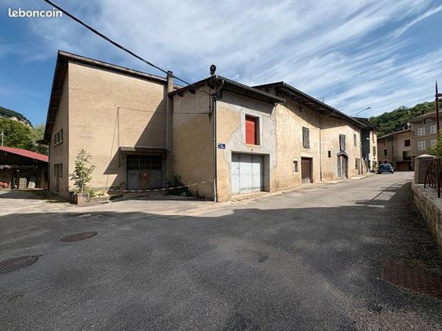 Maison 5 pièces 370 m²