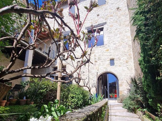 Maison 5 pièces 371 m²