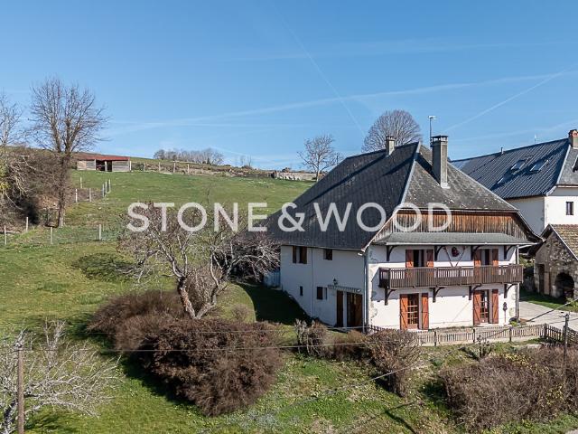 Maison 5 pièces 383 m²