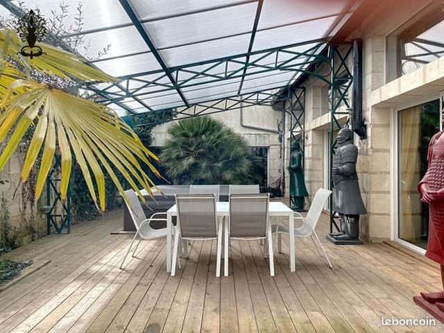 Maison 5 pièces 394 m²