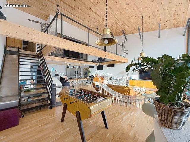 Maison 5 pièces 400 m²