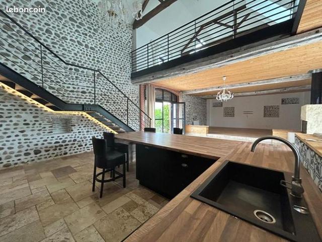 Maison 5 pièces 402 m²