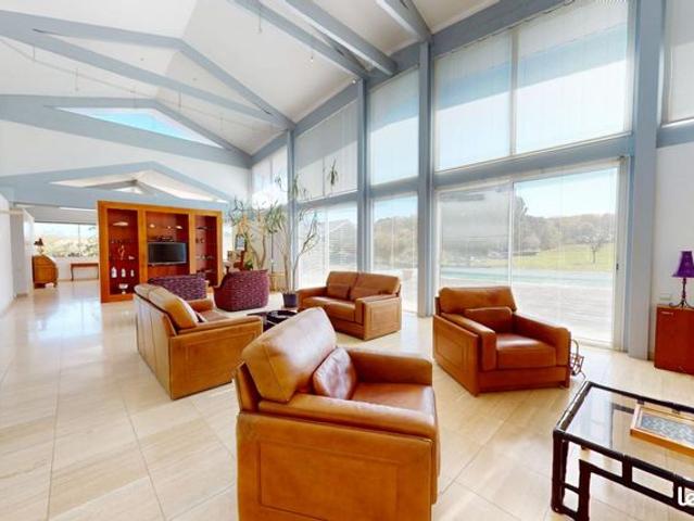 Maison 5 pièces 443 m²