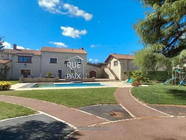 Maison 5 pièces 467 m²