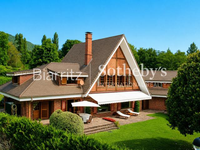 Maison 5 pièces 516 m²