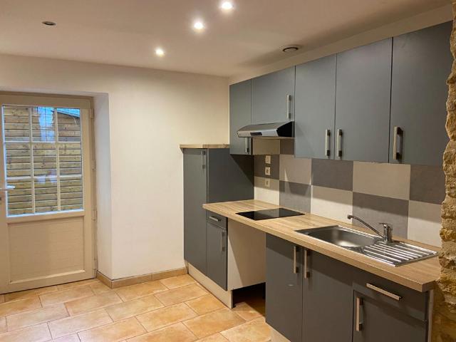 Maison 5 pièces, 71 m² à louer à Huillé Lézigné 49430