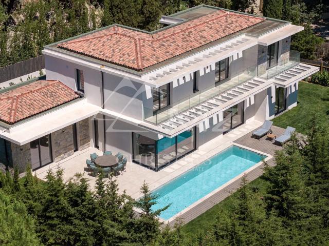 Maison 5 pièces 390 m²