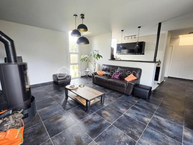 Maison 5 pièces F5 85 m² 2 chambres et 1 bureau Grand jardin sans vis à vis Box Secteur calme