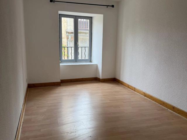 Maison 5 pièces, 85 m² à louer à Saint Germain Lembron 63340