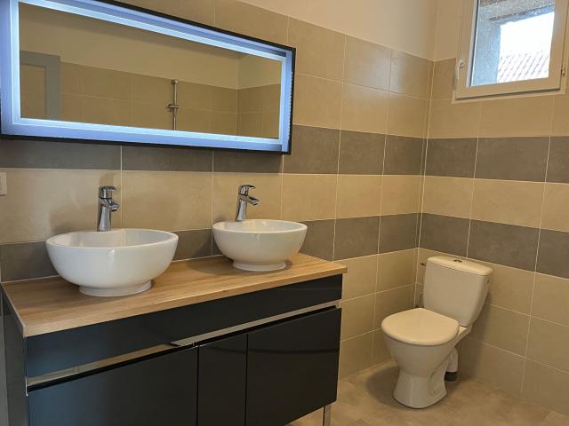 Maison 5 pièces, 94 m² à louer à Oyré 86220