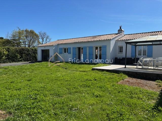 Maison 5 pièces avec double garage, piscine et terrain de 2500 m2