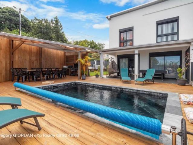 Maison 5 pièces avec garage 140 m², piscine chauffée et prestations haut de gamme – Bérive, Le Tampon
