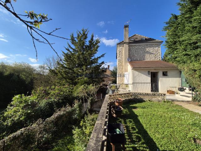 Maison 5 pièces avec garage sur 570 m2