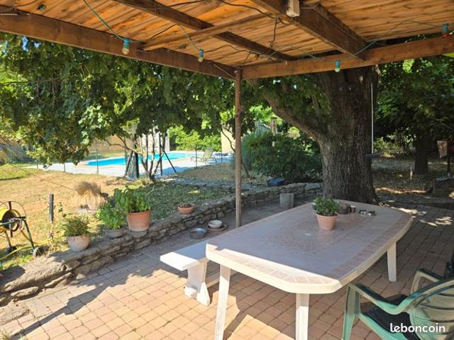 Maison 5 pièces avec grand terrain et piscine